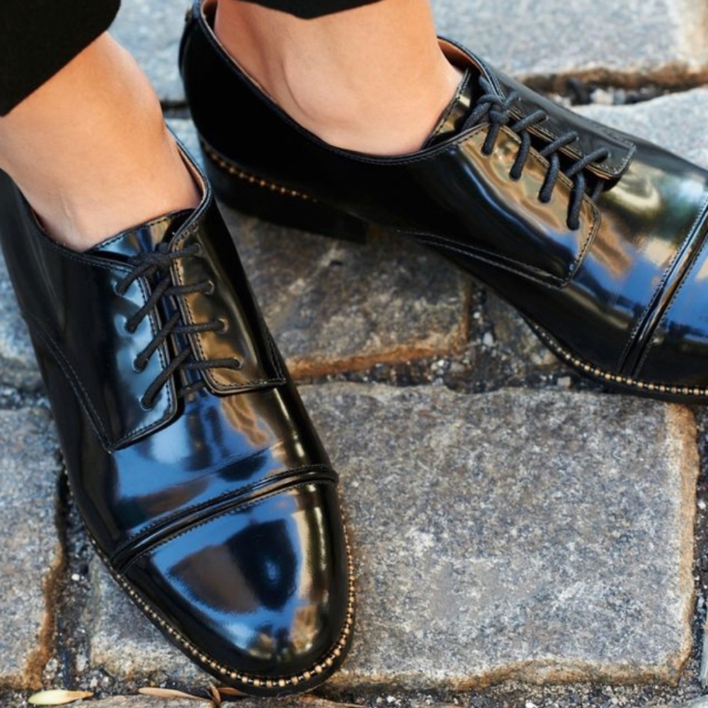 Coach Edith Oxford, women’s US 9B